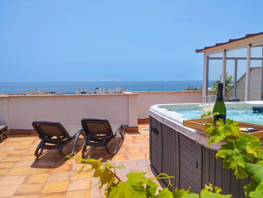 Апартаменты Penthouse With Jacuzzi And Spectacular Sea Views Нерха Экстерьер фото